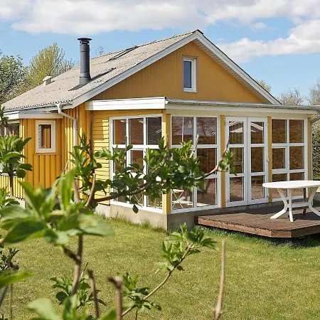 Tranquil Nature Escape-by Traum